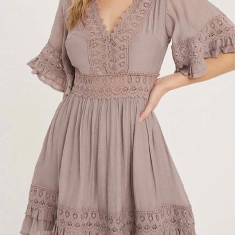 Chic Lace Trim Mauve Dress